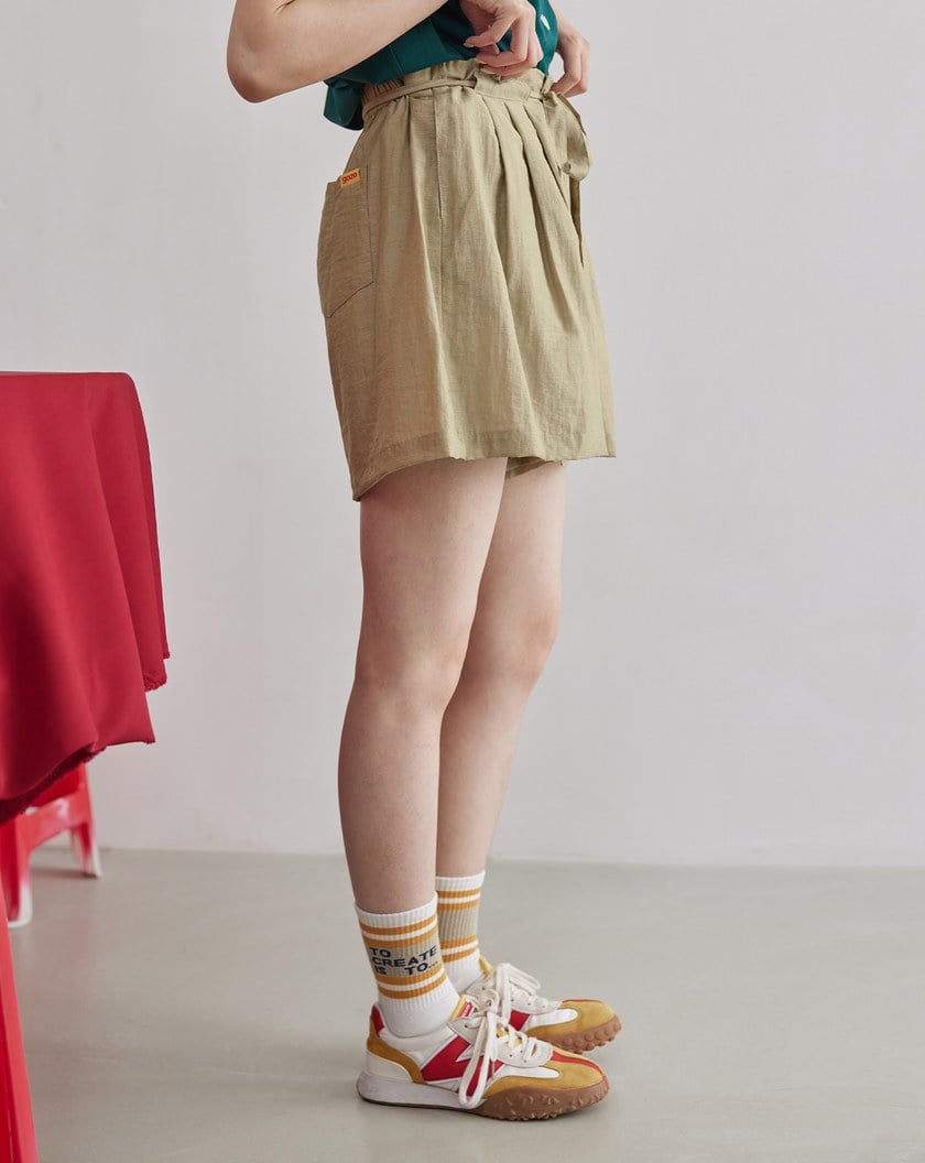 輕薄打褶綁帶寬鬆短褲(兩色)