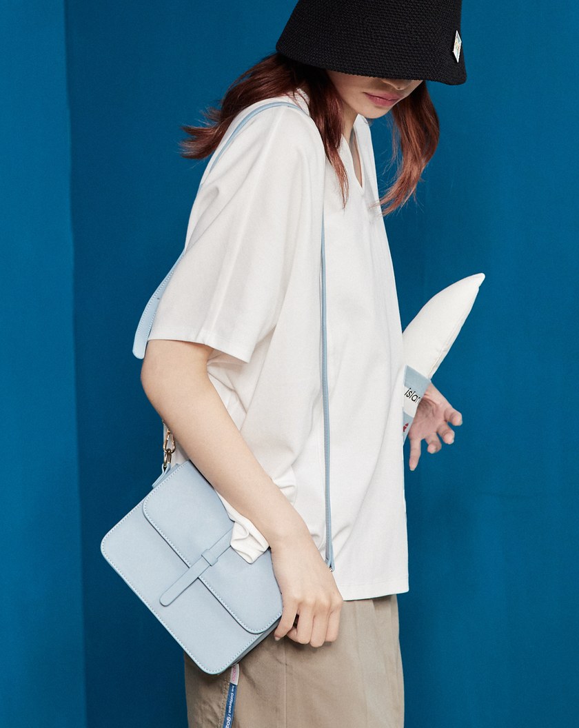 皮革翻蓋磁扣小方包(三色)