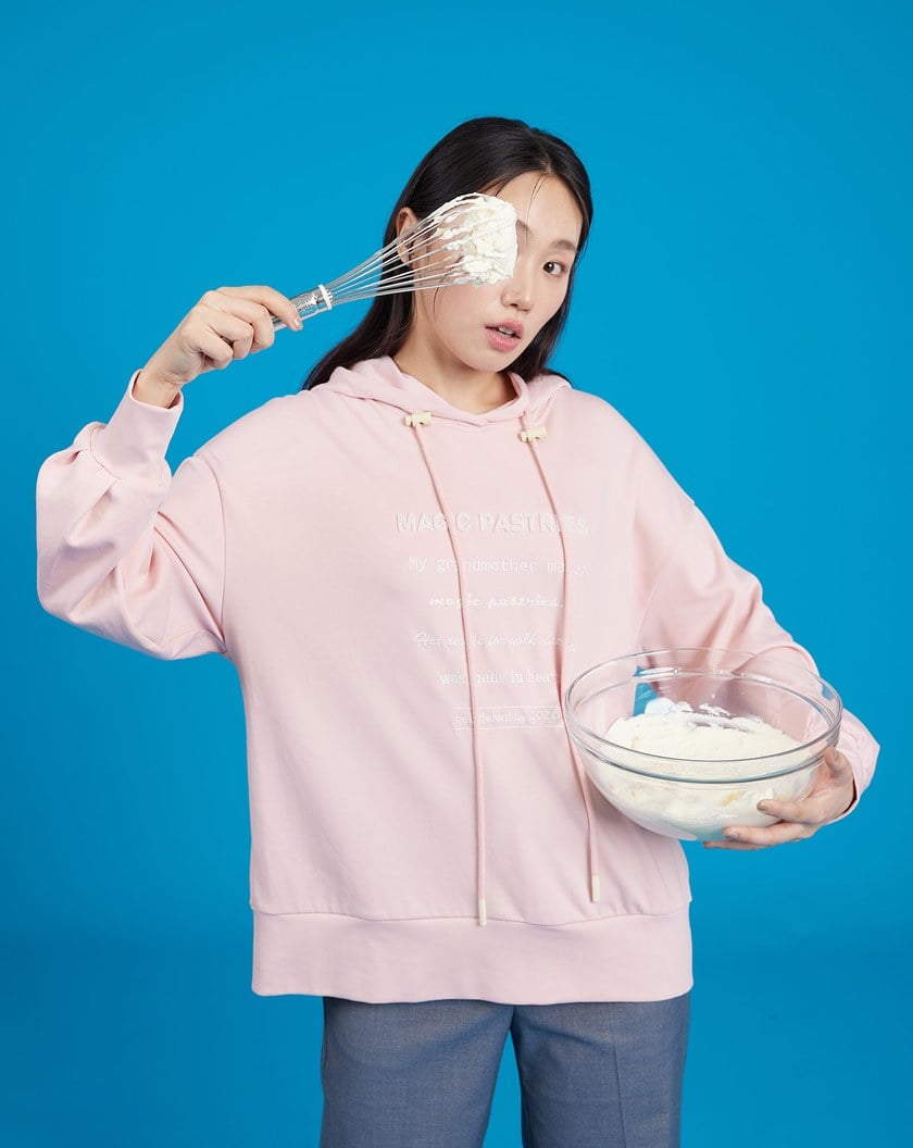 神奇糕點繡花後開岔擴型帽T(兩色)