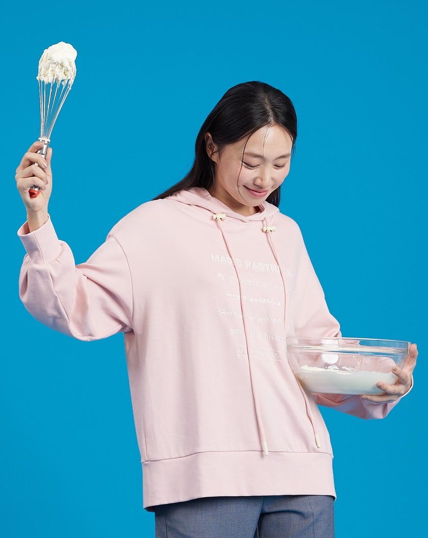 神奇糕點繡花後開岔擴型帽T(兩色)