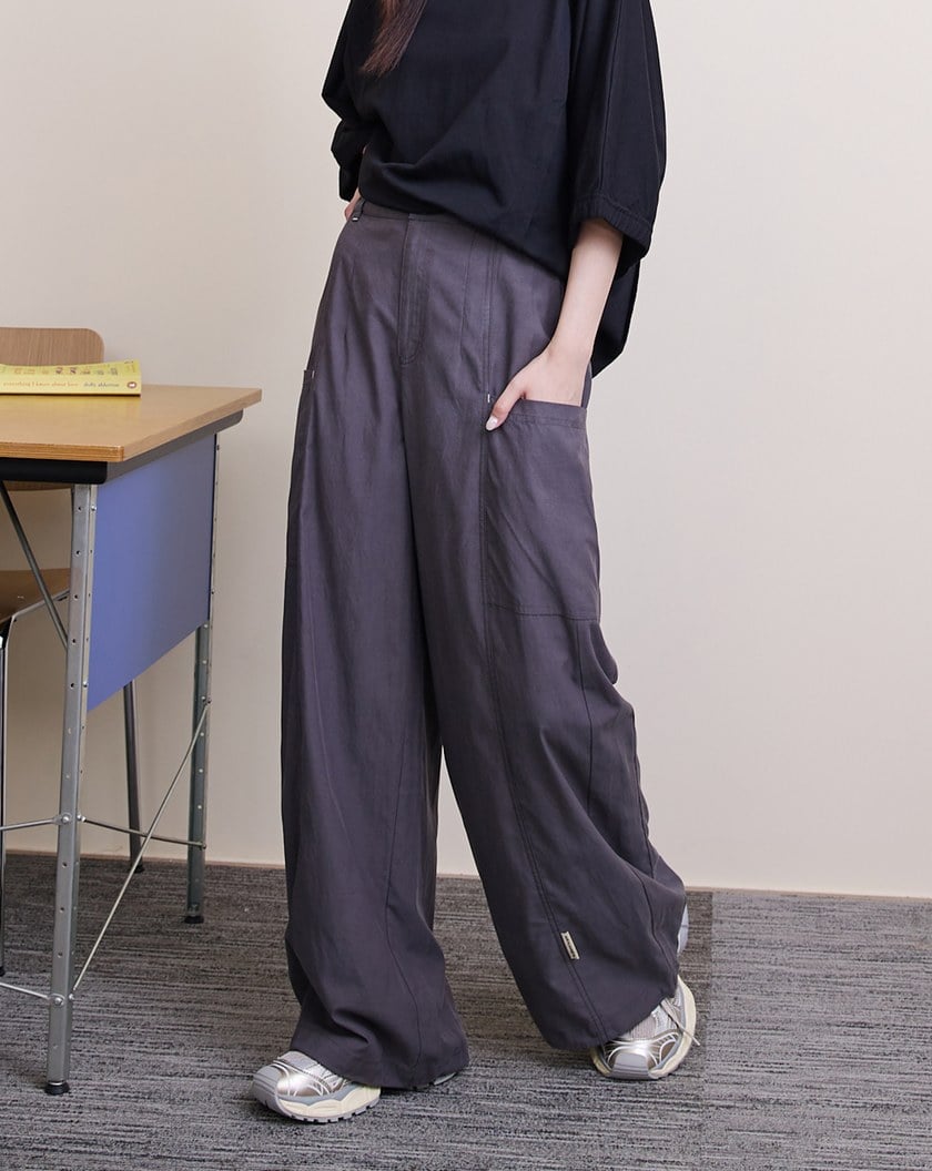 ➤涼感天絲褲腳抽繩口袋造型寬褲(兩色)