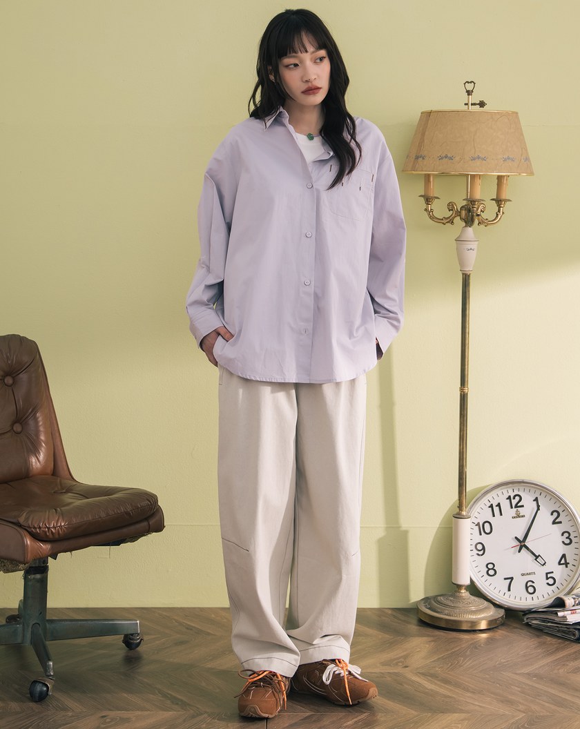 傾斜造型摺線口袋繡花襯衫(兩色)