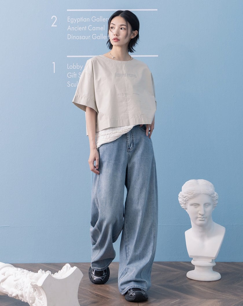 曖昧英文字印花背後打褶短版上衣(兩色)