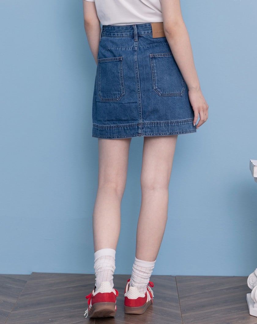 顯瘦斜邊剪裁皮標A字牛仔短裙