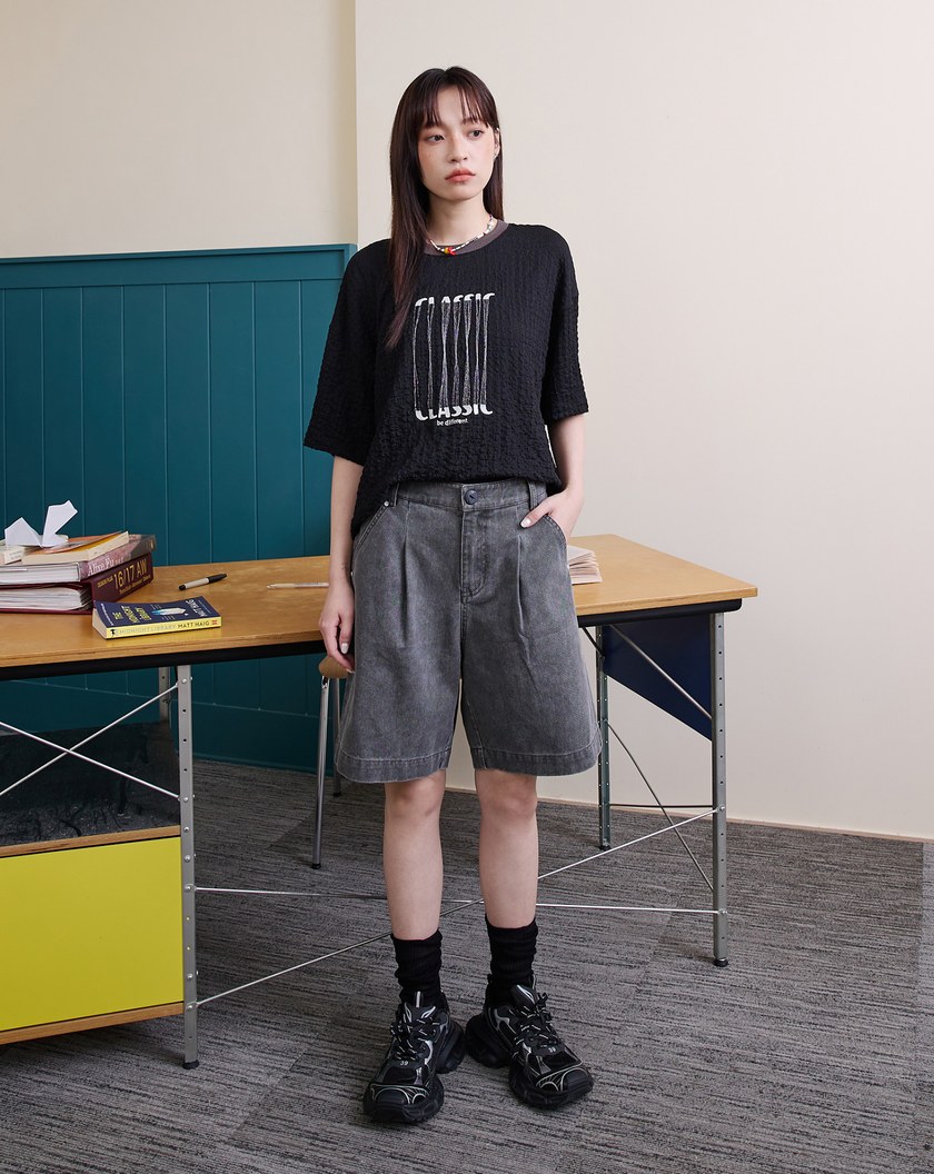 CLASSIC漂浮感繡花皺皺織紋上衣(兩色)