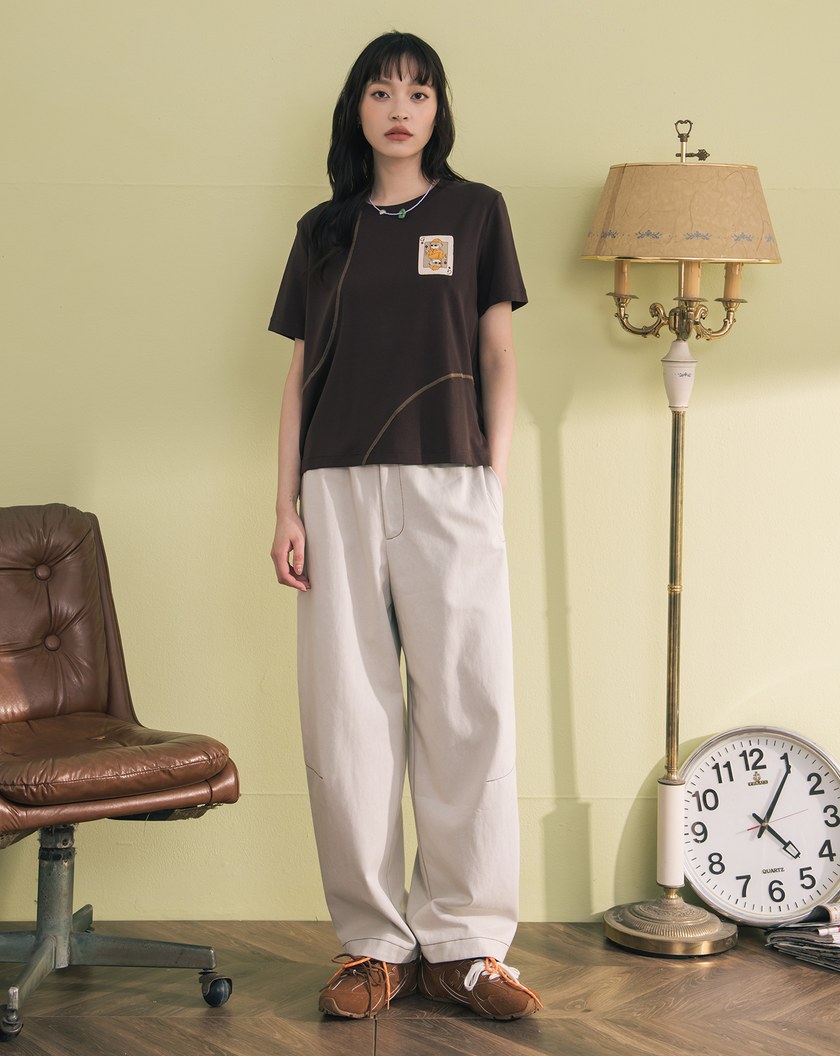 涼感天絲造型弧線偵探奶奶印花T恤(兩色)