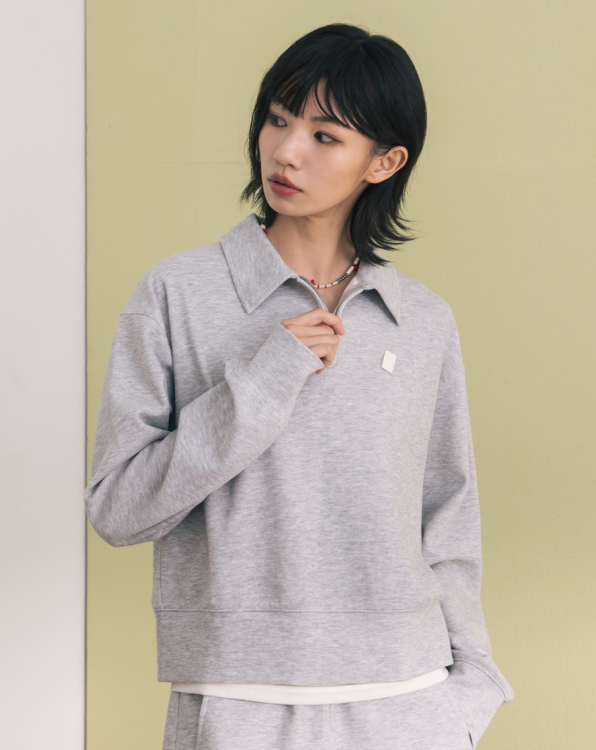 率性皮標造型拉鍊polo領上衣(兩色)