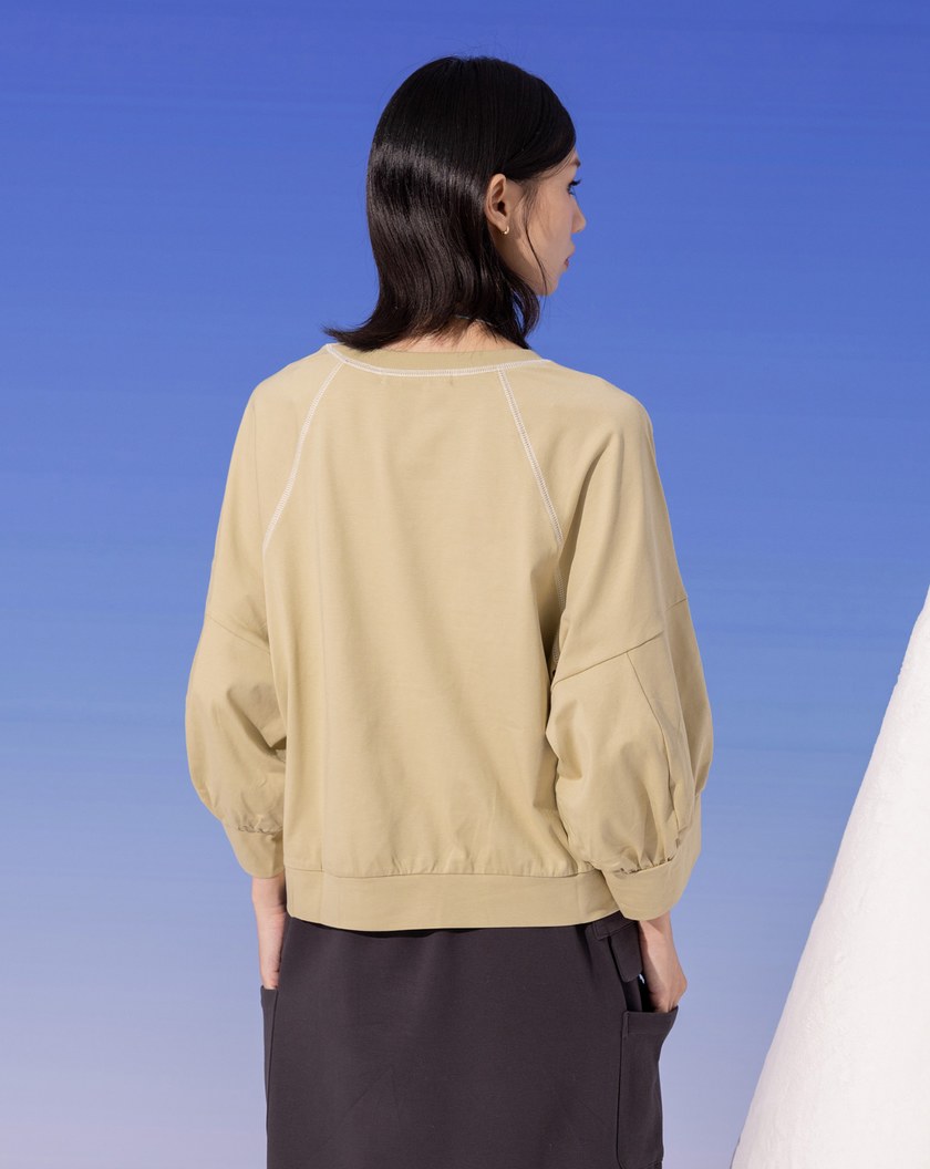 ➤配色壓線七分澎袖涼感上衣