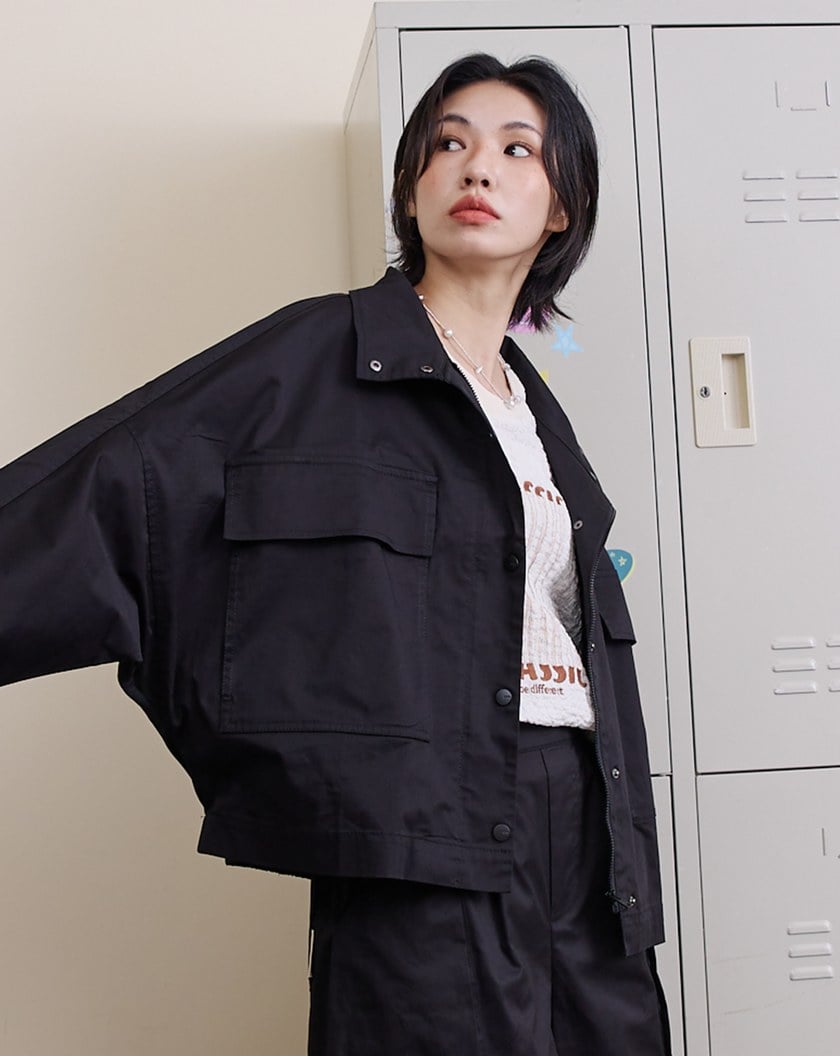 大口袋曖昧英文字繡花連袖外套(兩色)