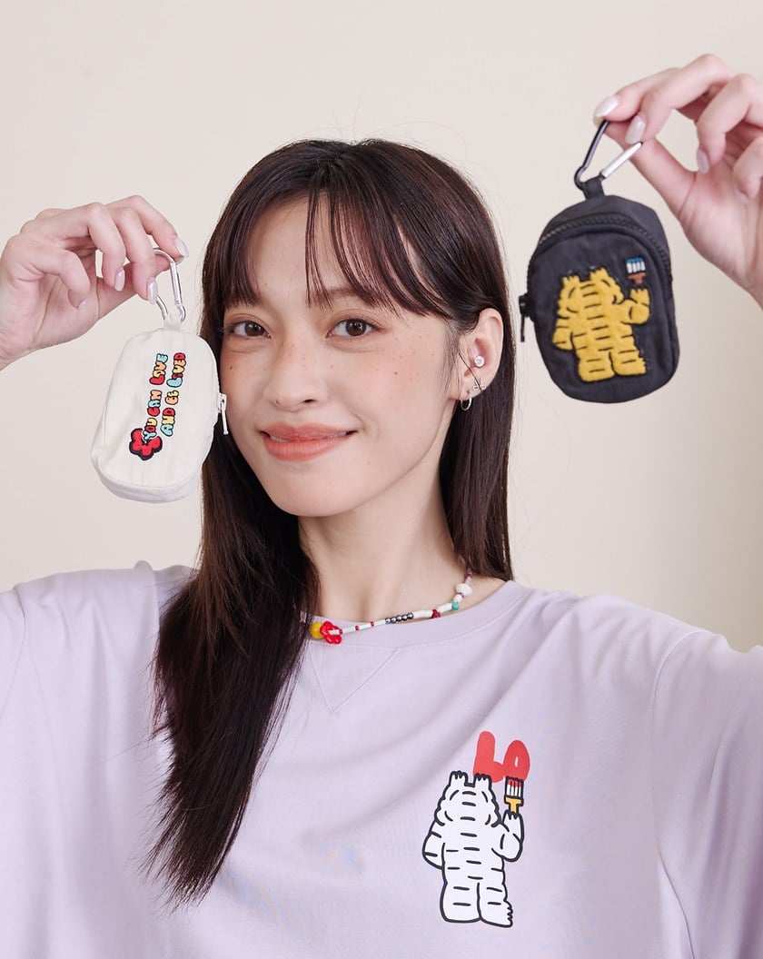 gozox小虎❤️深情背影戀語刺繡吊飾小包(兩色)