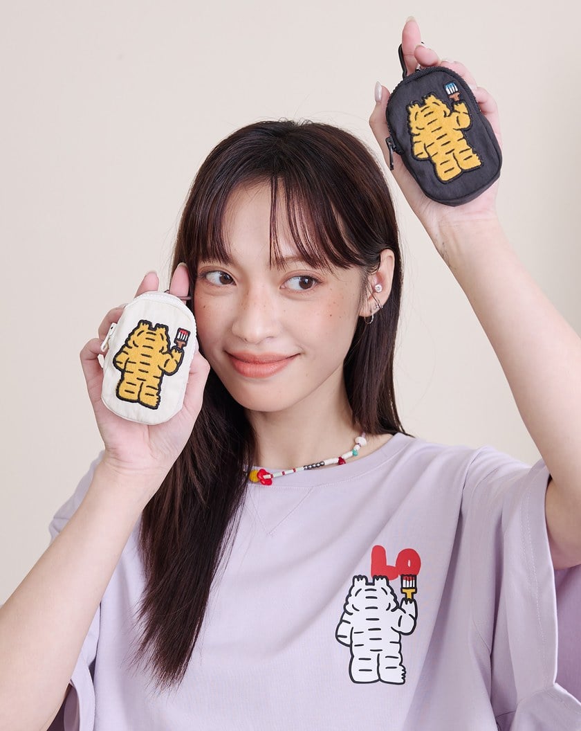 gozox小虎❤️深情背影戀語刺繡吊飾小包(兩色)