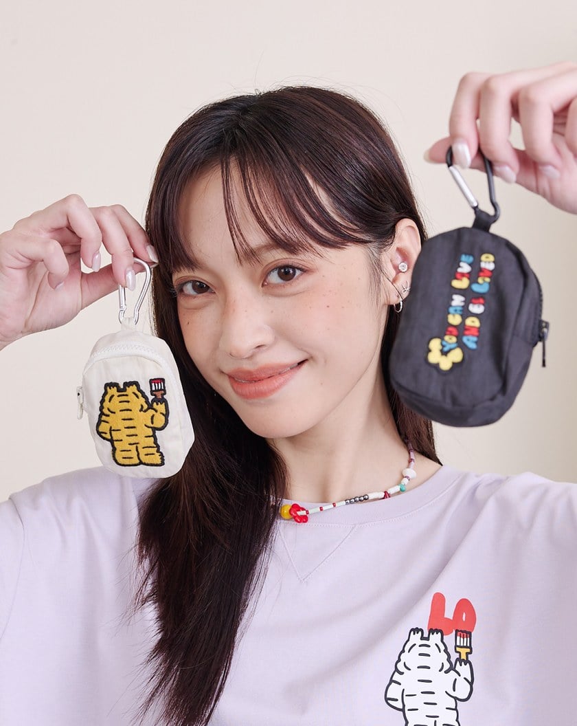 gozox小虎❤️深情背影戀語刺繡吊飾小包(兩色)