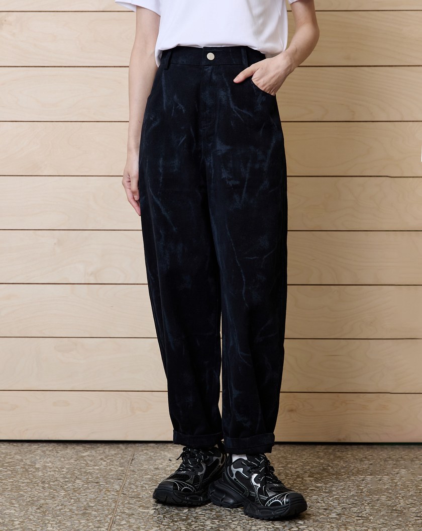 帥氣斑駁感寬鬆彎刀褲(兩色)