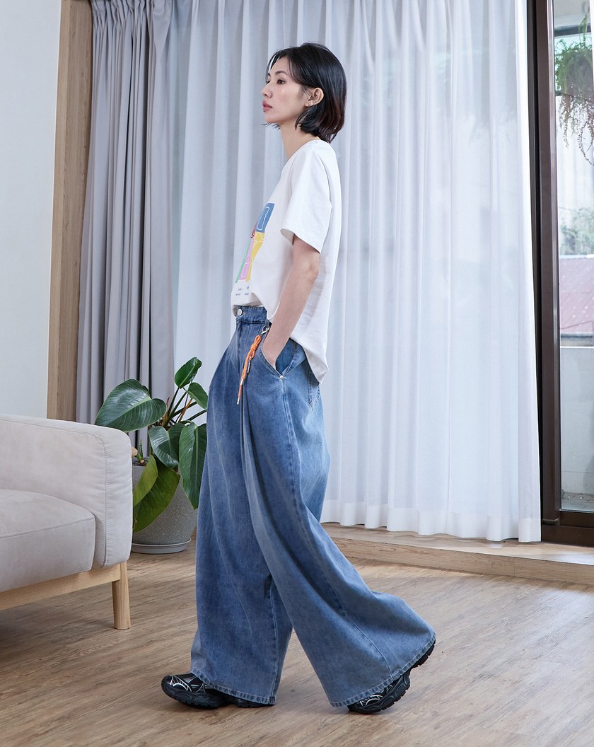 好比例鑰匙吊飾打褶牛仔大寬褲(兩色)