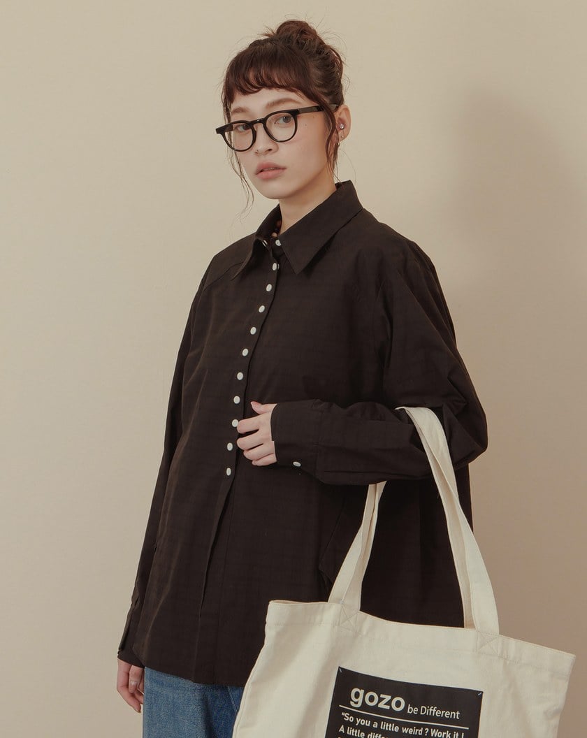 配色釦造型打褶下擺長袖襯衫(三色)