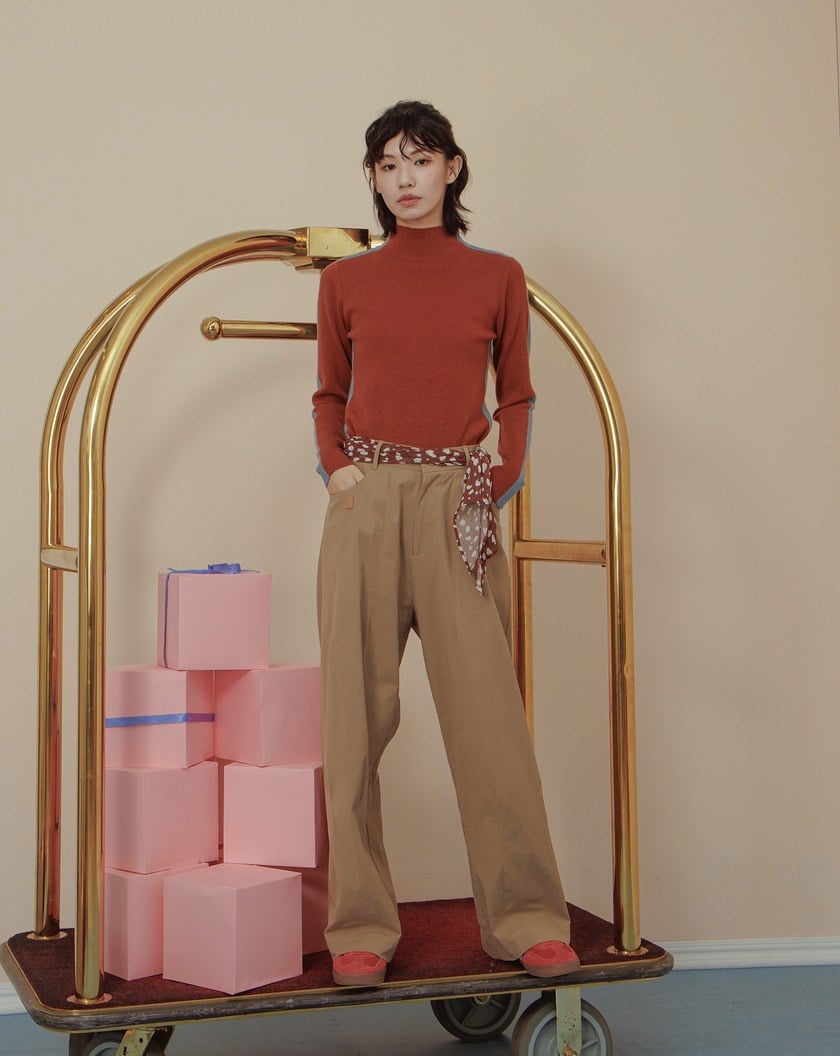 不對稱口袋顯瘦剪接廓型褲(附造型絲巾)(兩色)