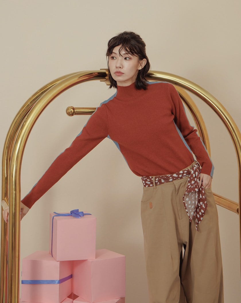 不對稱口袋顯瘦剪接廓型褲(附造型絲巾)(兩色)