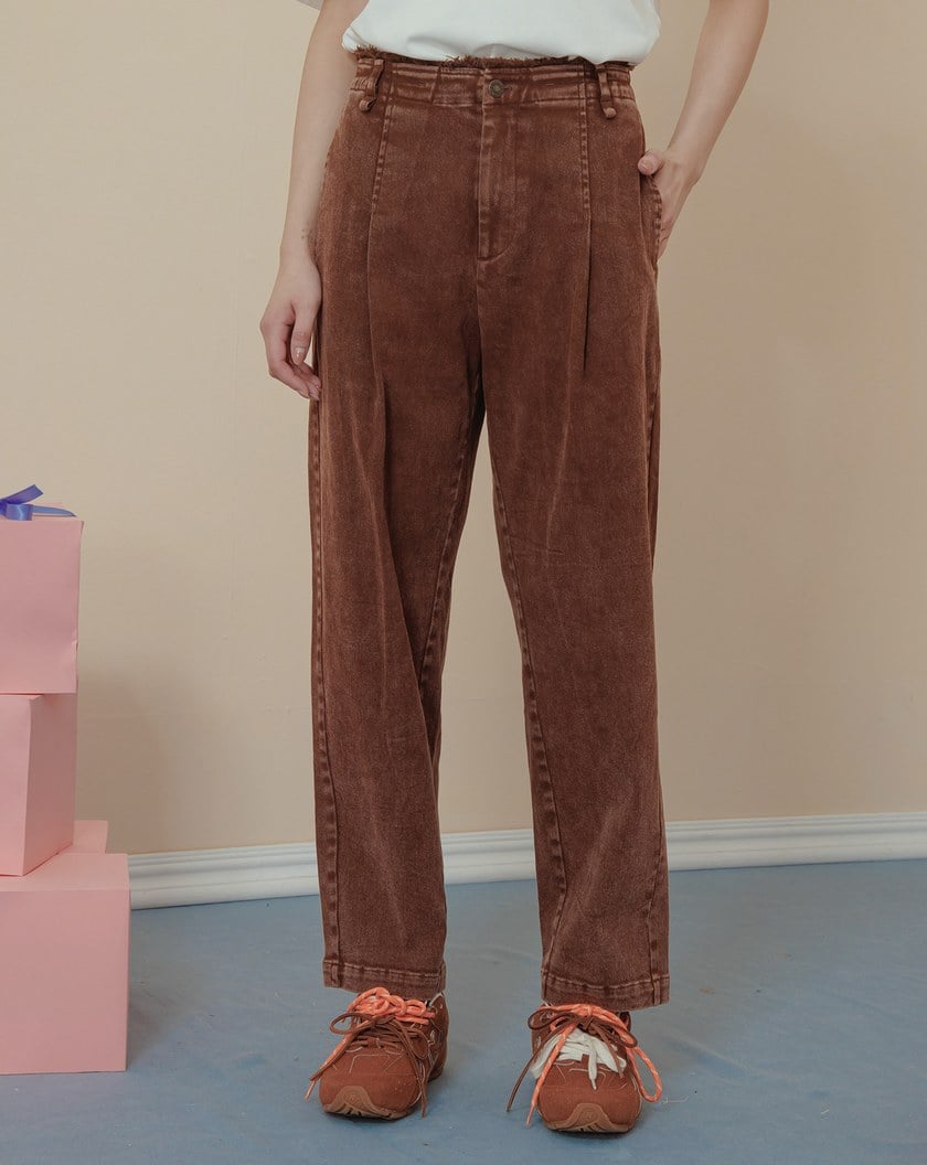 顯瘦剪接水洗腰頭抽鬚廓型褲(兩色)