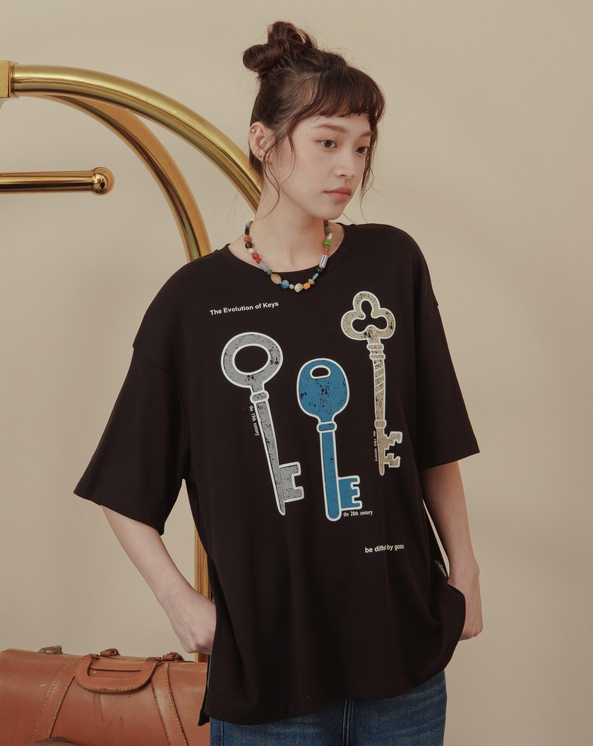 鑰匙圖鑑斑紋印花下擺開衩T恤(兩色)