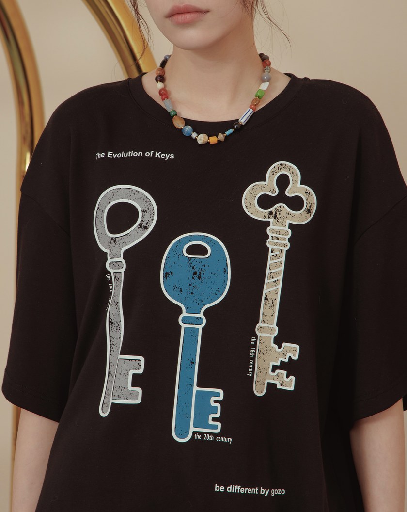 鑰匙圖鑑斑紋印花下擺開衩T恤(兩色)