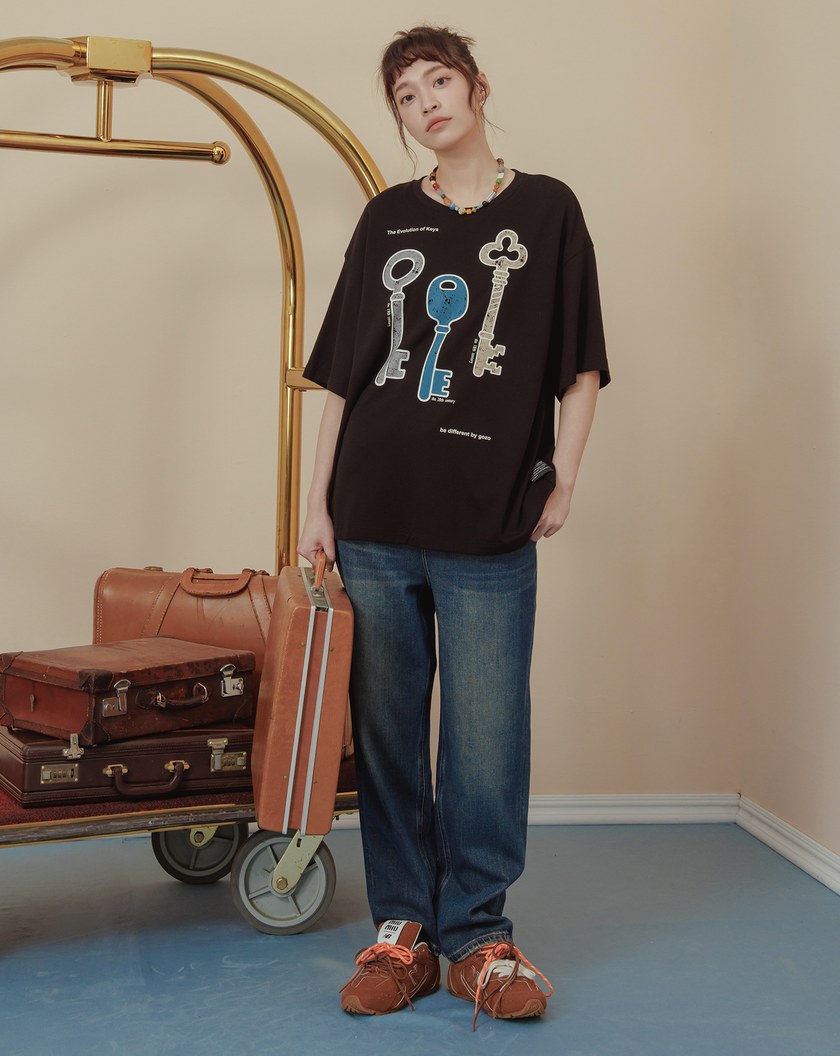 鑰匙圖鑑斑紋印花下擺開衩T恤(兩色)