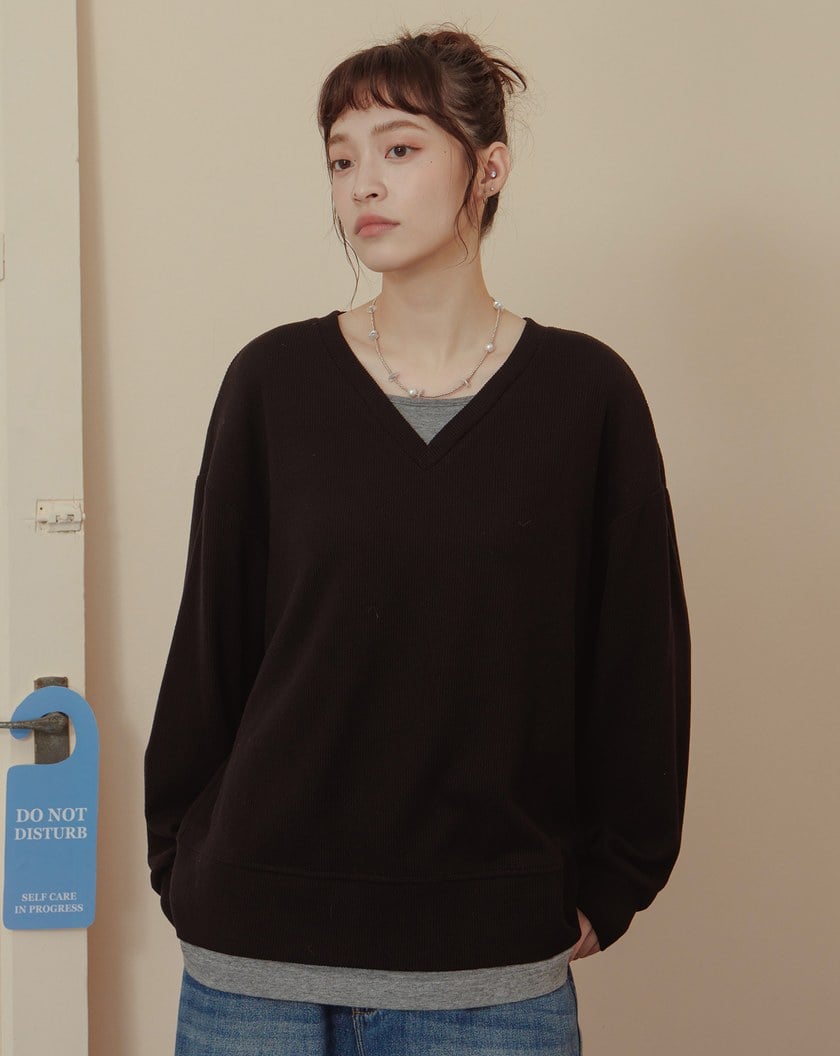 坑條假兩件造型V領落肩上衣(兩色)