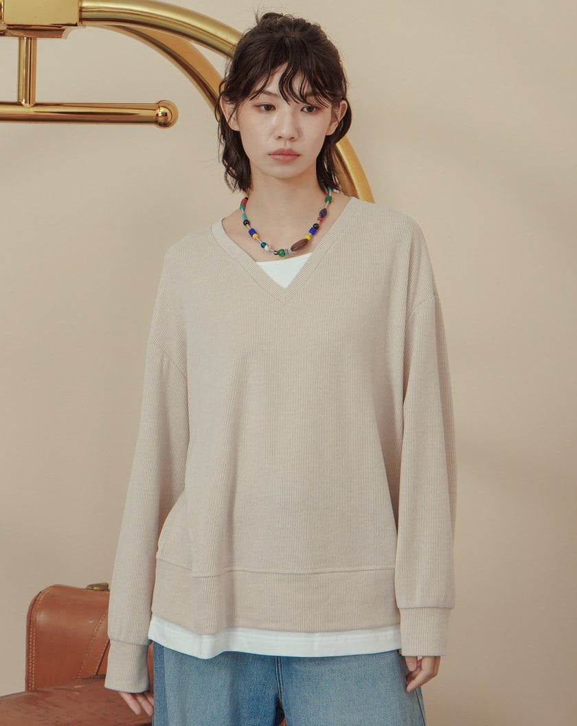 坑條假兩件造型V領落肩上衣(兩色)