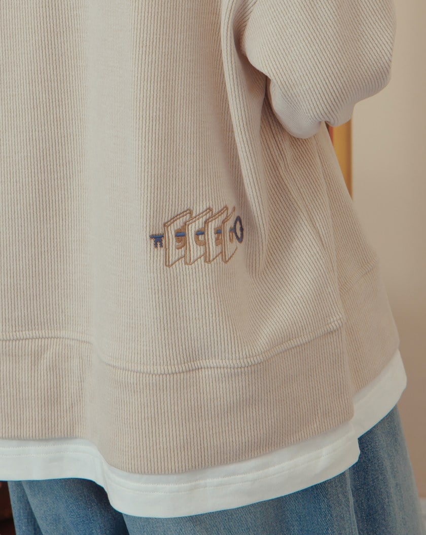 坑條假兩件造型V領落肩上衣(兩色)