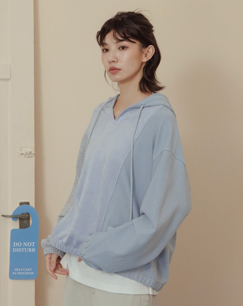 異材質配色拼接V領帽T(兩色)