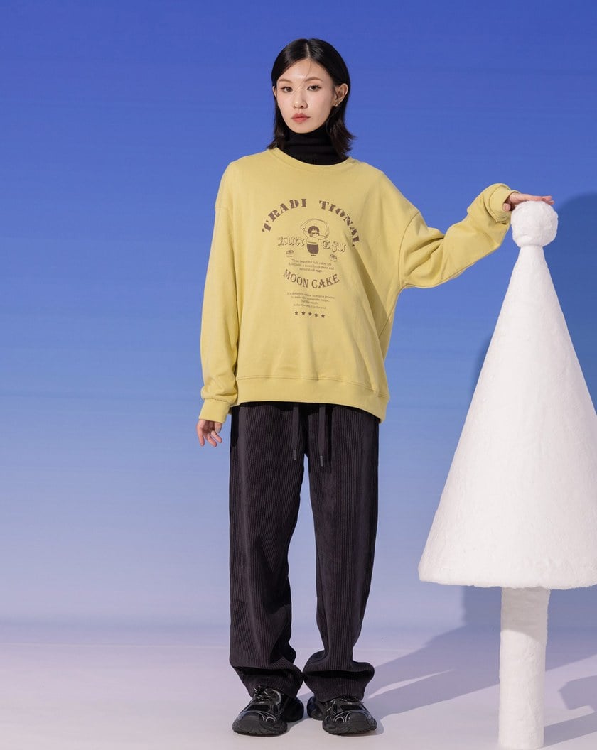 ➤MOON CAKE奶奶印花大學T(兩色)