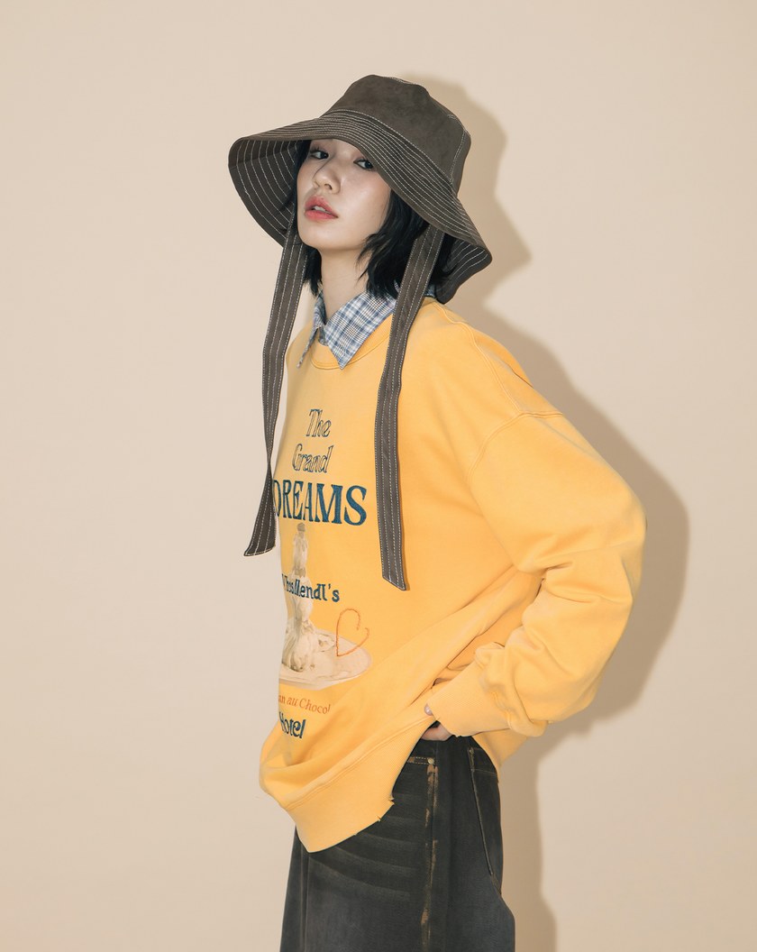 A|蠟染剪破甜點印花大學T(兩色)