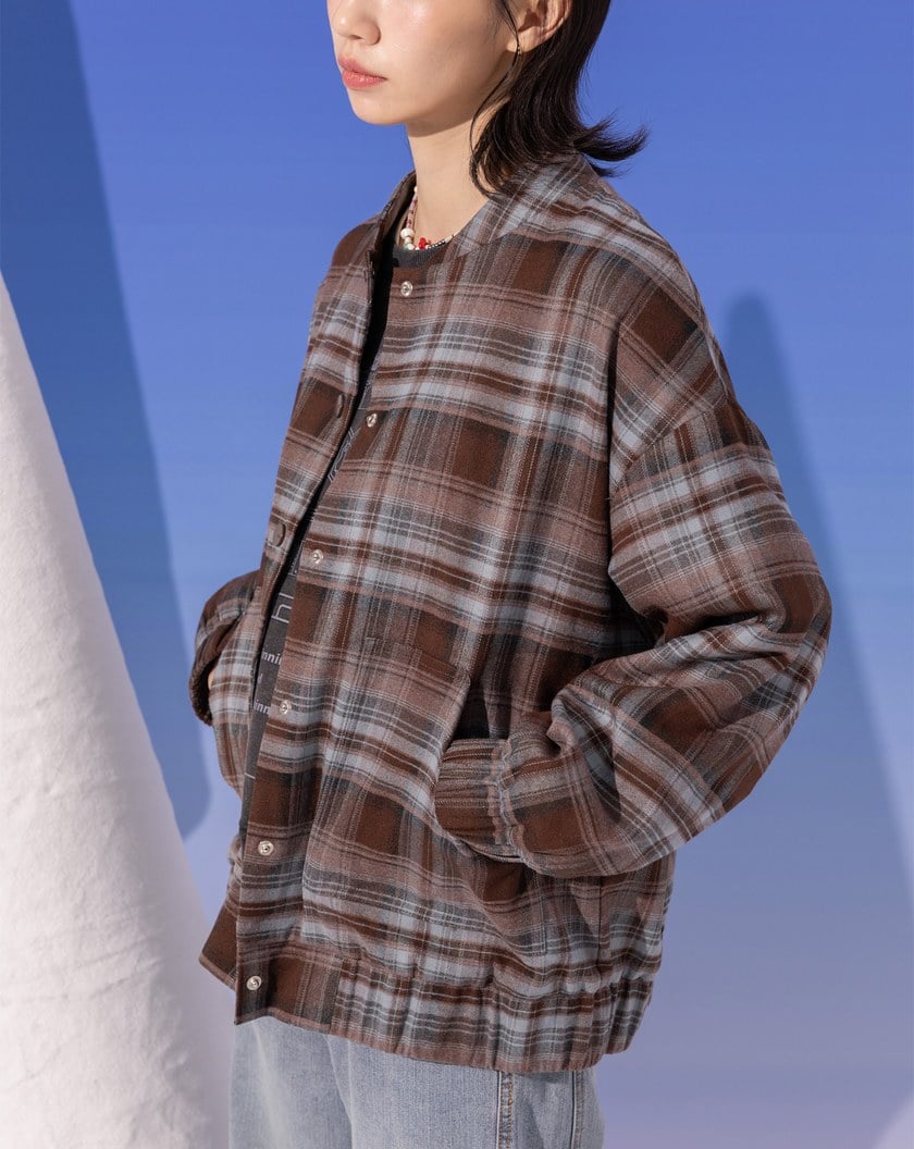 磨毛感暮棕格紋棒球領鋪棉外套