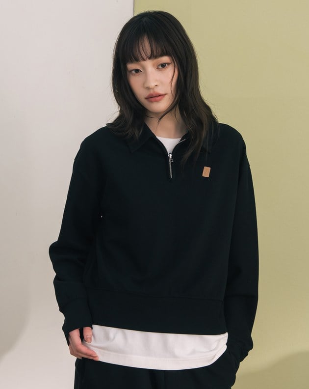 率性皮標造型拉鍊polo領上衣(兩色)