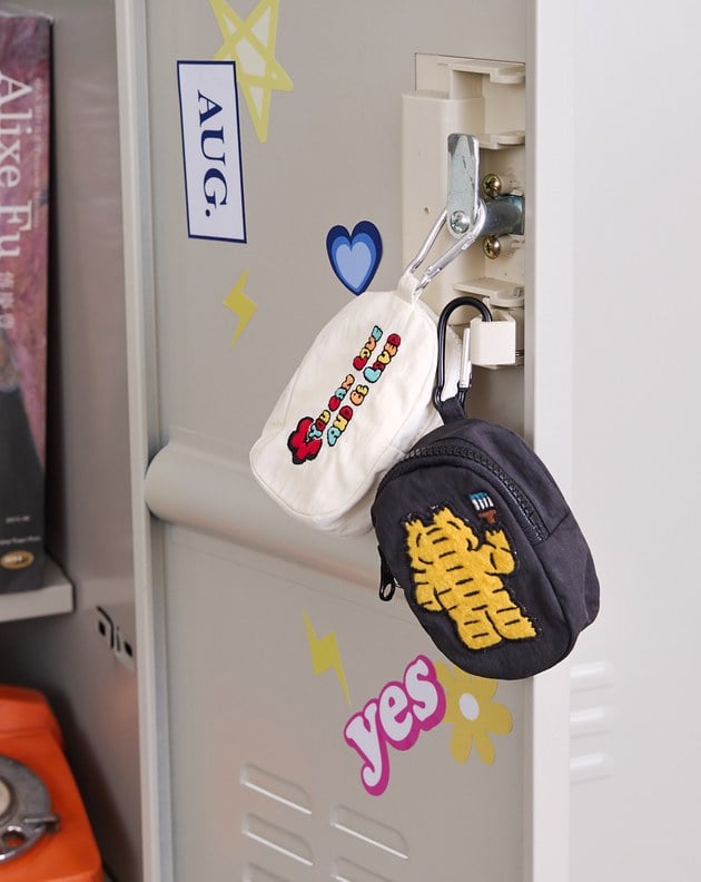 gozox小虎❤️深情背影戀語刺繡吊飾小包(兩色)