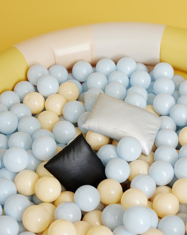 品牌LOGO澎澎羽絨感磁吸小包(兩色)