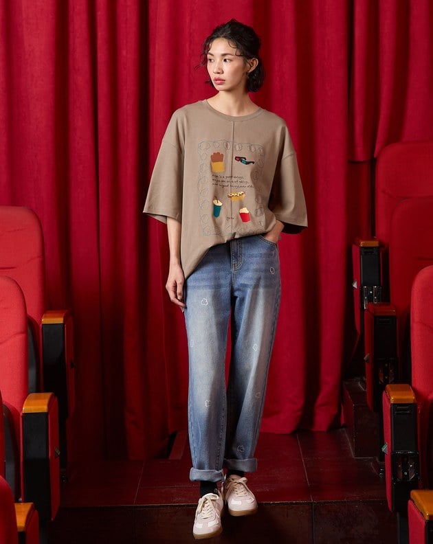 看電影的好朋友繡花長版T恤(兩色)