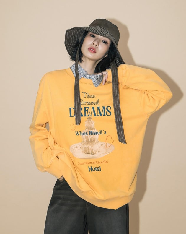 A｜蠟染剪破甜點印花大學T(兩色)