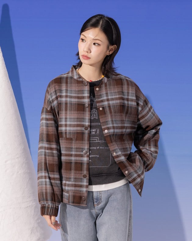 磨毛感暮棕格紋棒球領鋪棉外套