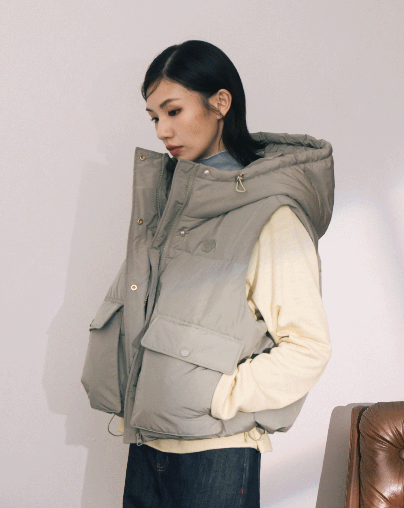 ➤霧綠大口袋立體廓型連帽羽絨背心