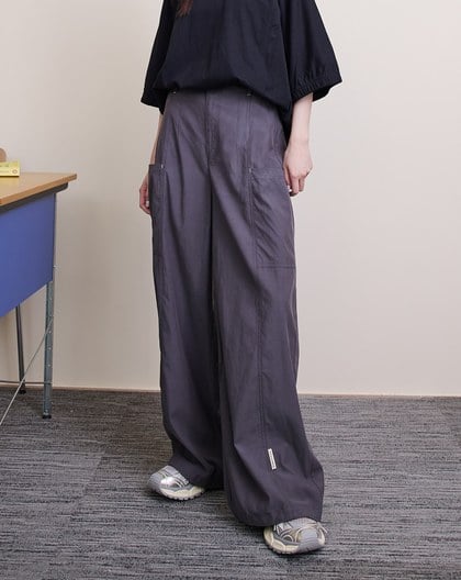 ➤涼感天絲褲腳抽繩口袋造型寬褲(兩色)