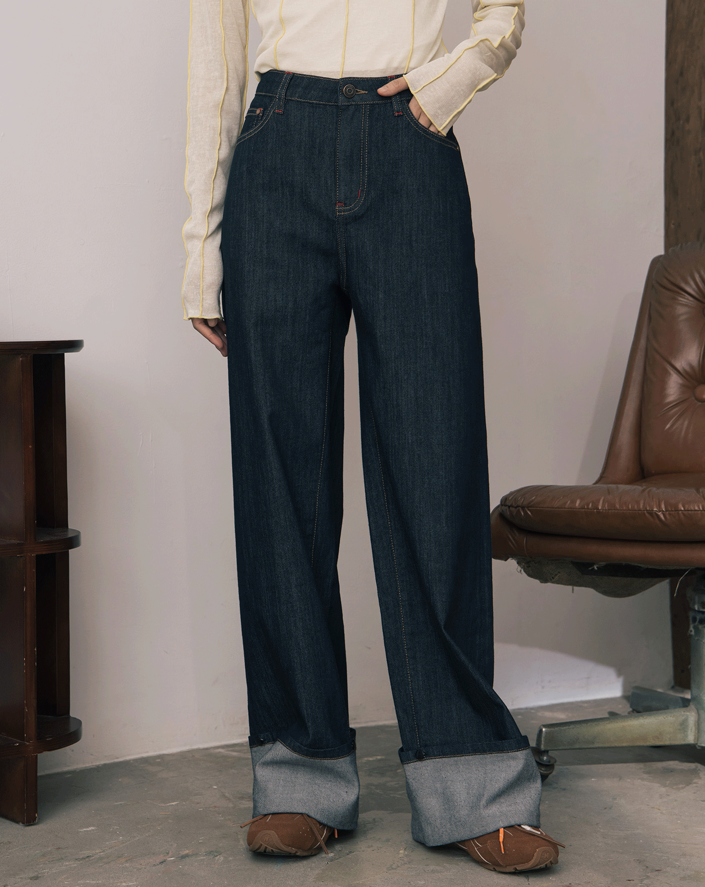 A｜大反折品牌標語繡花天絲水洗牛仔寬褲