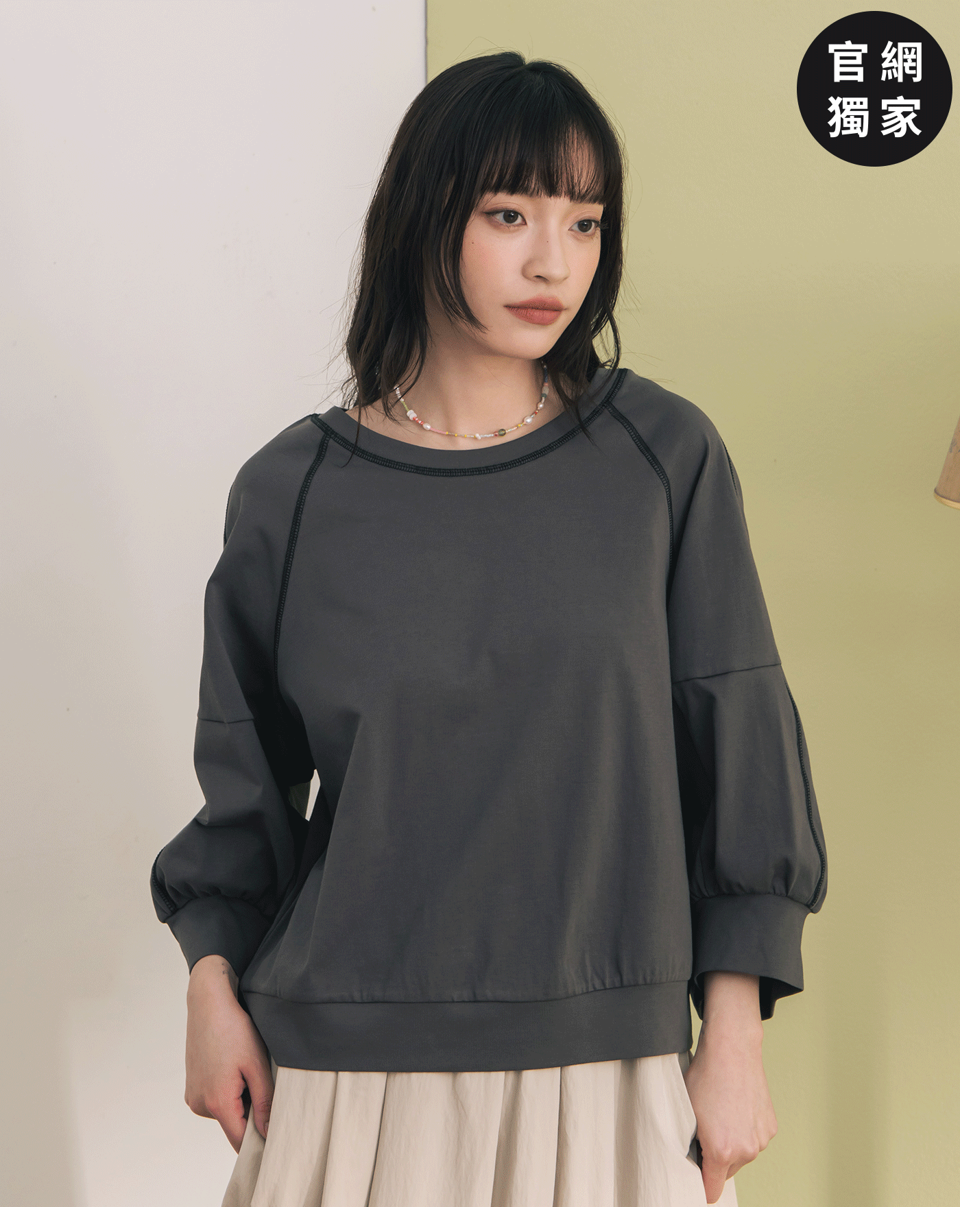 ➤配色壓線七分澎袖涼感上衣