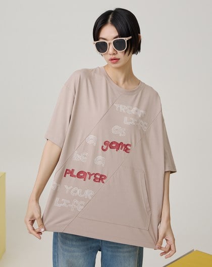 遊戲玩家繡花斜剪接口袋寬版T恤(兩色)