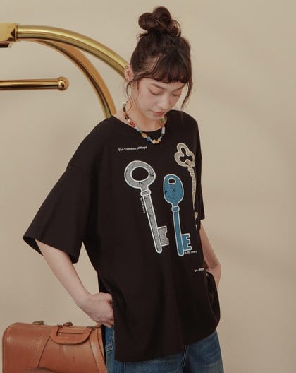 鑰匙圖鑑斑紋印花下擺開衩T恤(兩色)