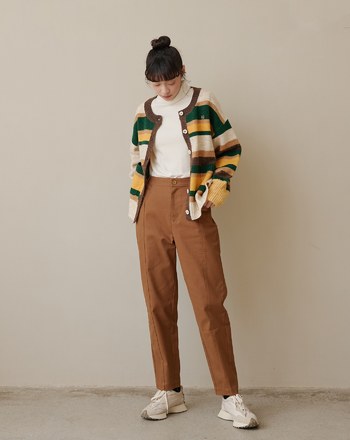 皮標後鬆緊修身錐形褲(咖啡)