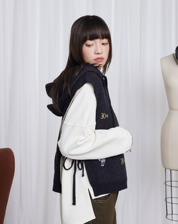 40+動動動起來側簍空連帽毛衣背心(兩色)