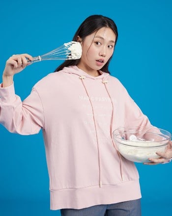 神奇糕點繡花後開岔擴型帽T(兩色)