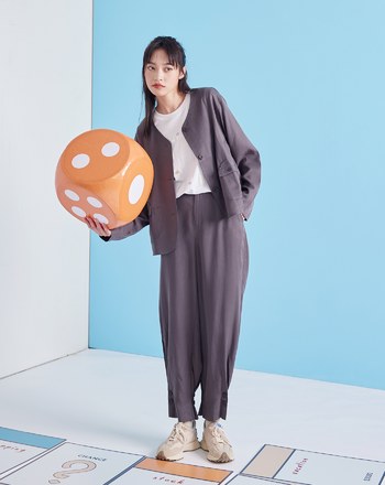 柔軟鈕扣褲腳打褶造型長褲(兩色)