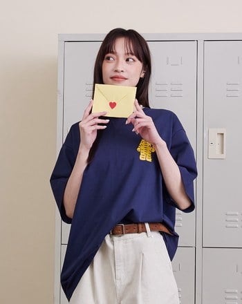 ➤gozox小虎❤️L-O-V-E塗鴉告白戀語T恤(兩色)