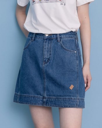 顯瘦斜邊剪裁皮標A字牛仔短裙